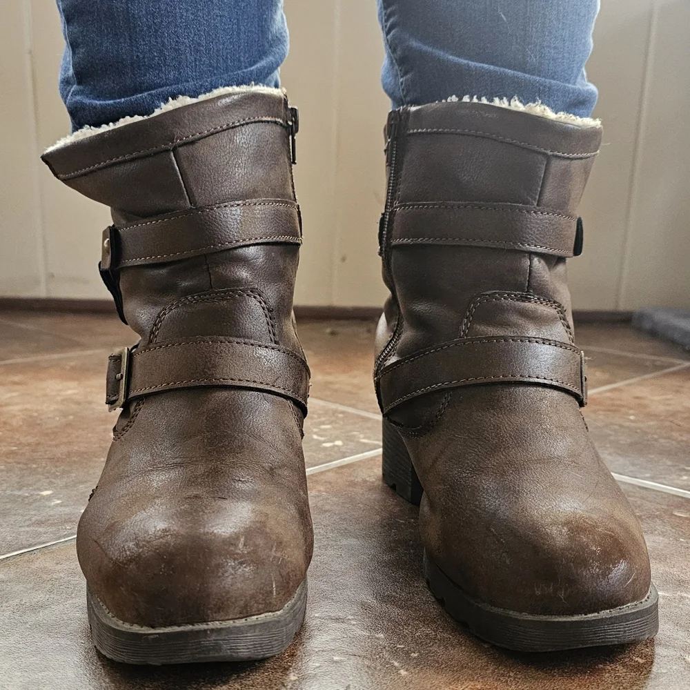 Bearpaw Boots - Style 1920-Felicity - Size 8.5 - Picture 11 of 14